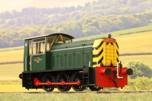 Heljan Finescale O Gauge Class 05 Diesel Shunter BR Green with Wasp Stripes (Unnumbered)