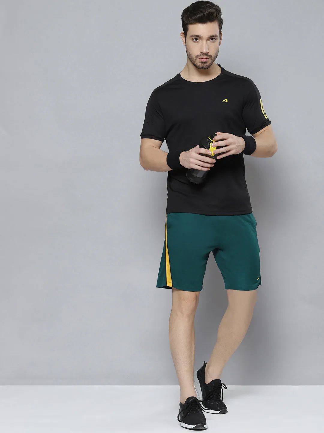 Alcis Men Green Solid Shorts