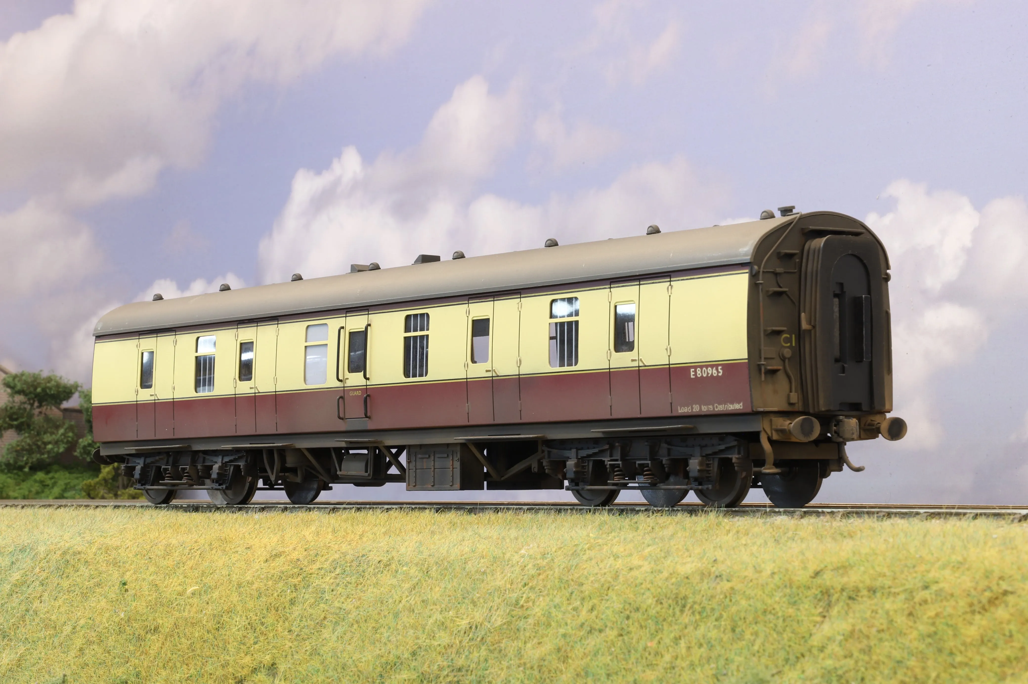 Darstaed Finescale O Gauge MK1 BG Crimson & Cream No.80965, Weathered