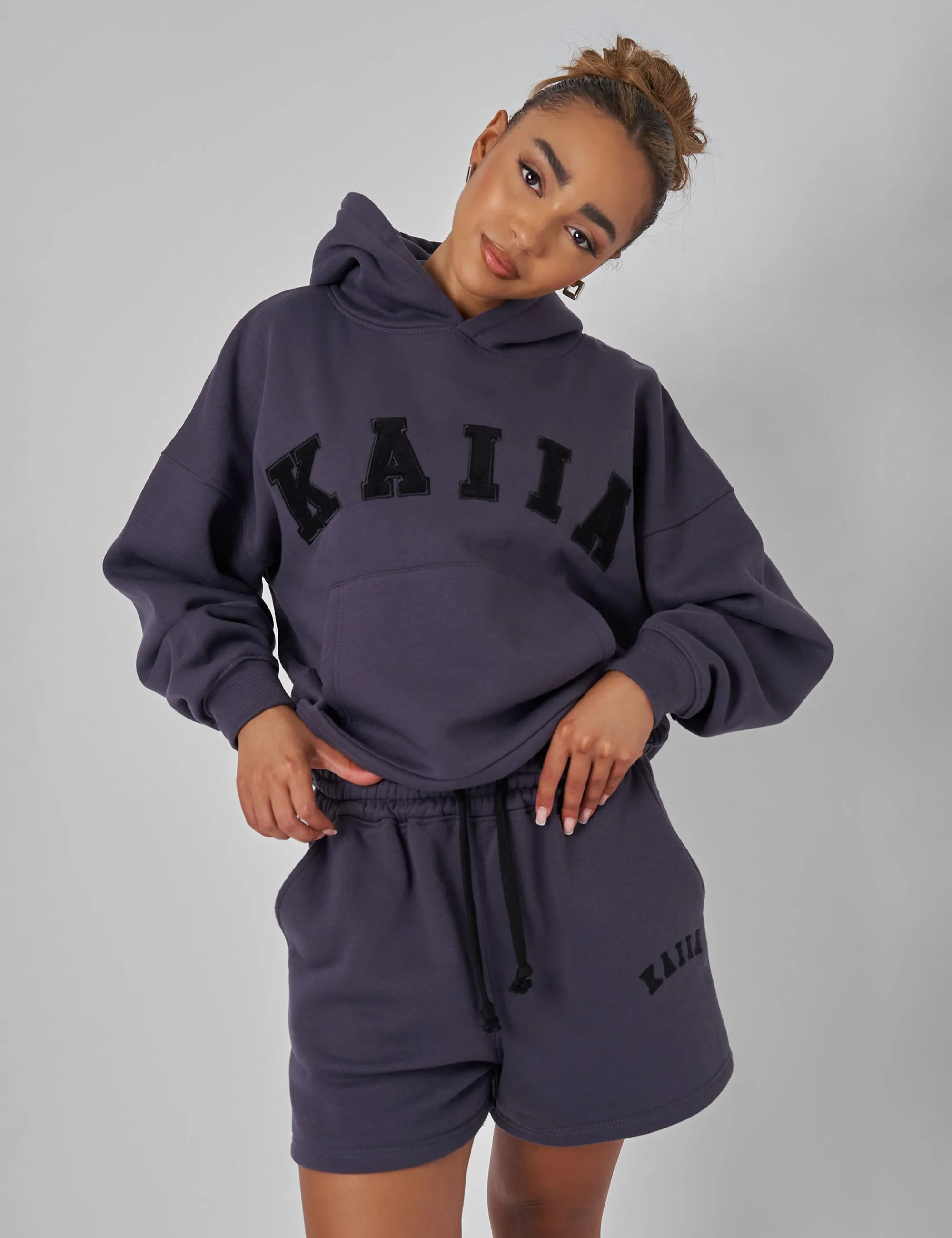 Kaiia Logo Relaxed Sweat Short Dark Grey