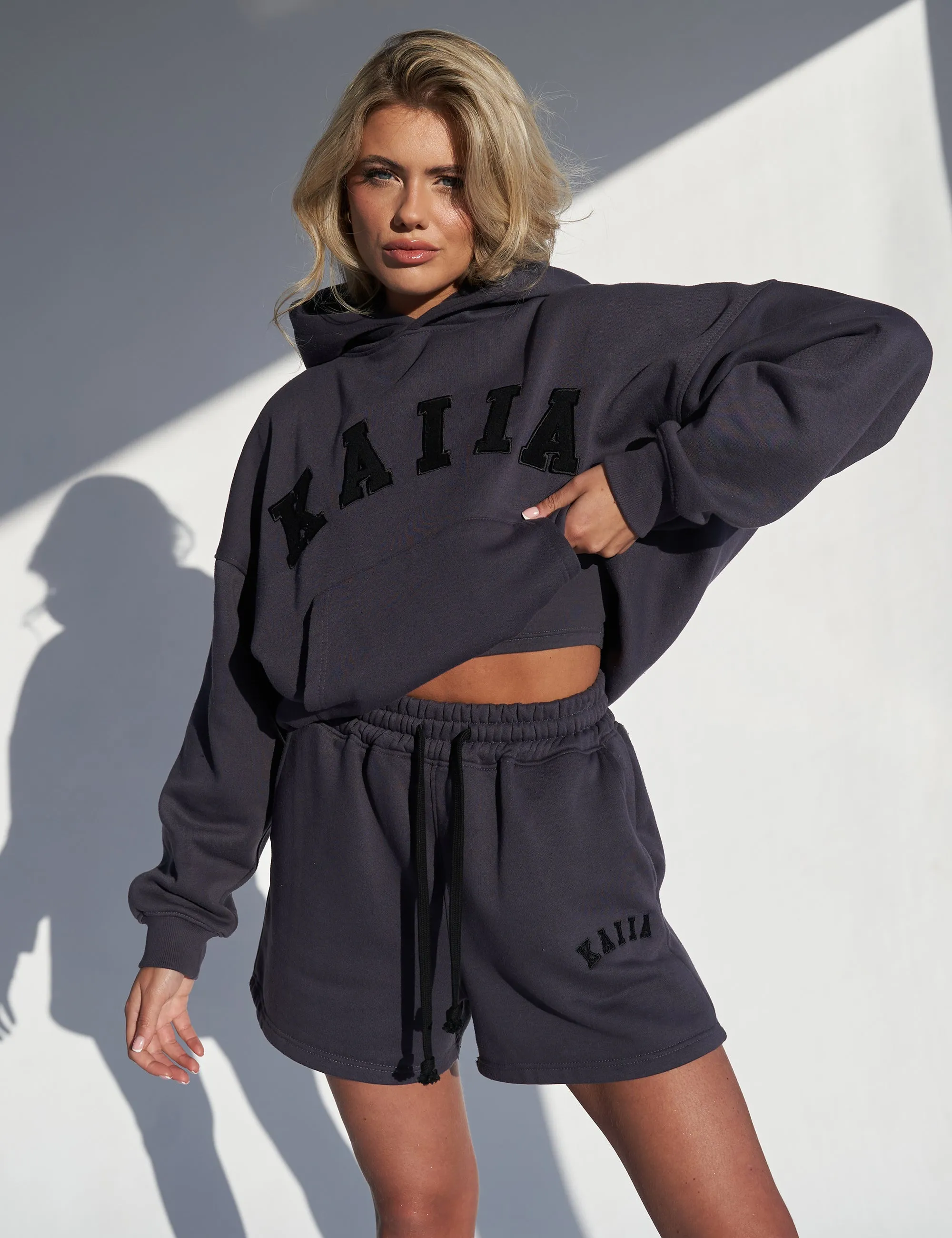 Kaiia Logo Relaxed Sweat Short Dark Grey