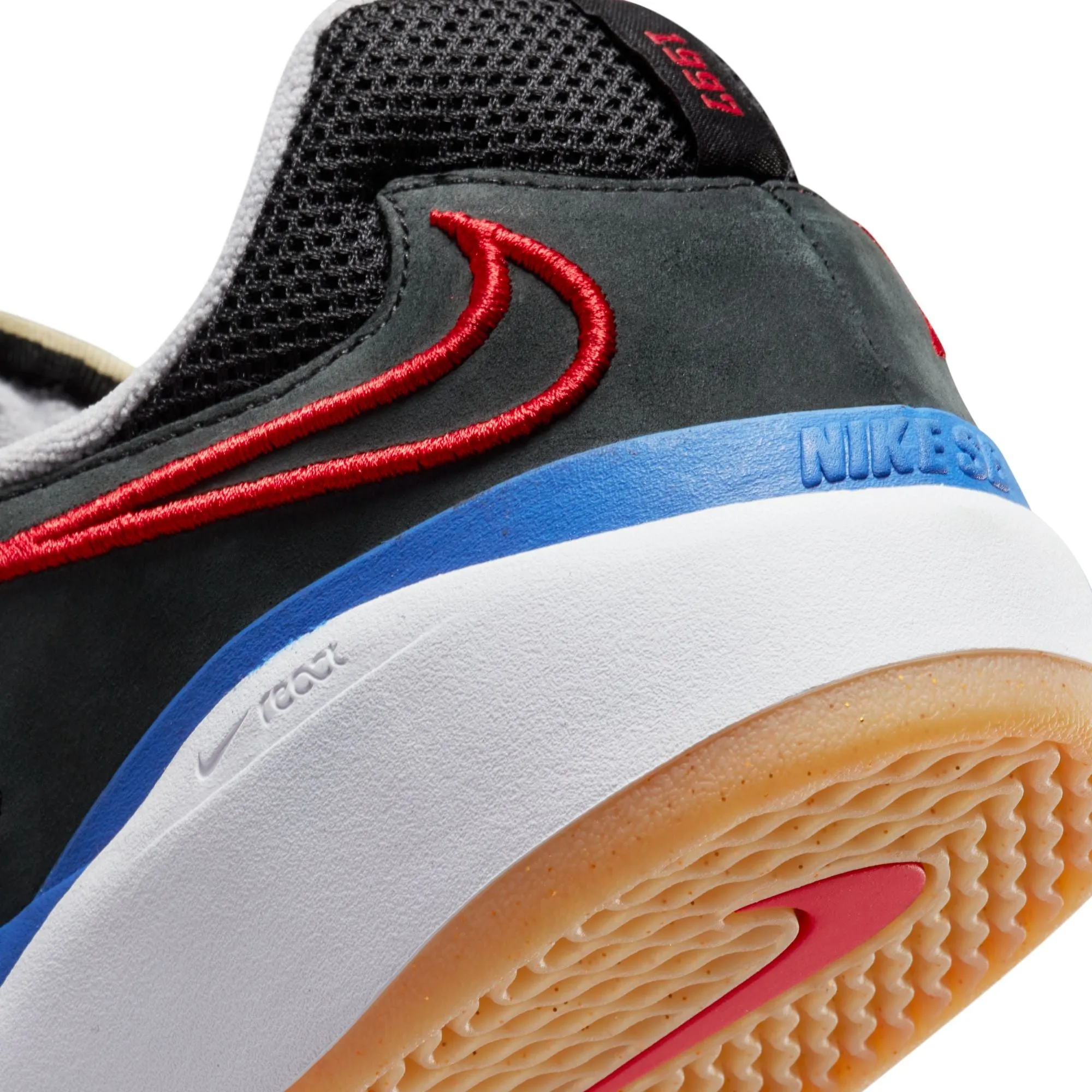 Nike SB Ishod PRM (Black/University Red) is