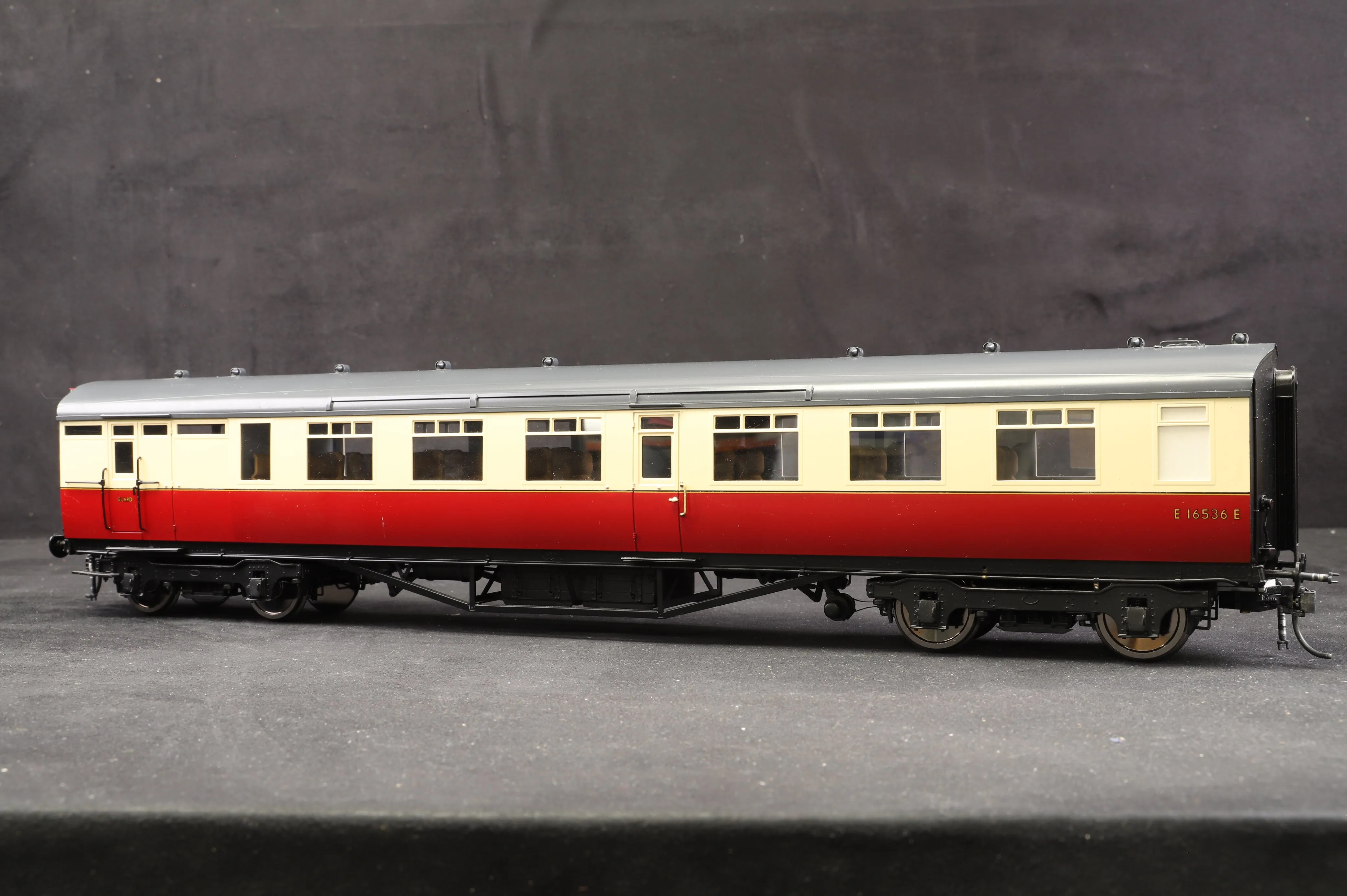 Pack of 2 x Kemilway LNER Thompson Brake Third Coaches BR Crimson/Cream Nos. E16536E/E16528E