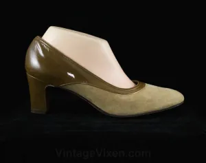 Size 8.5 Brown Shoes - Unworn Elegant Mod 1960s Suede Pumps - 8 1/2 B - Tan Taupe & Caramel Chic Curves - Sophisticated NOS 60s Deadstock