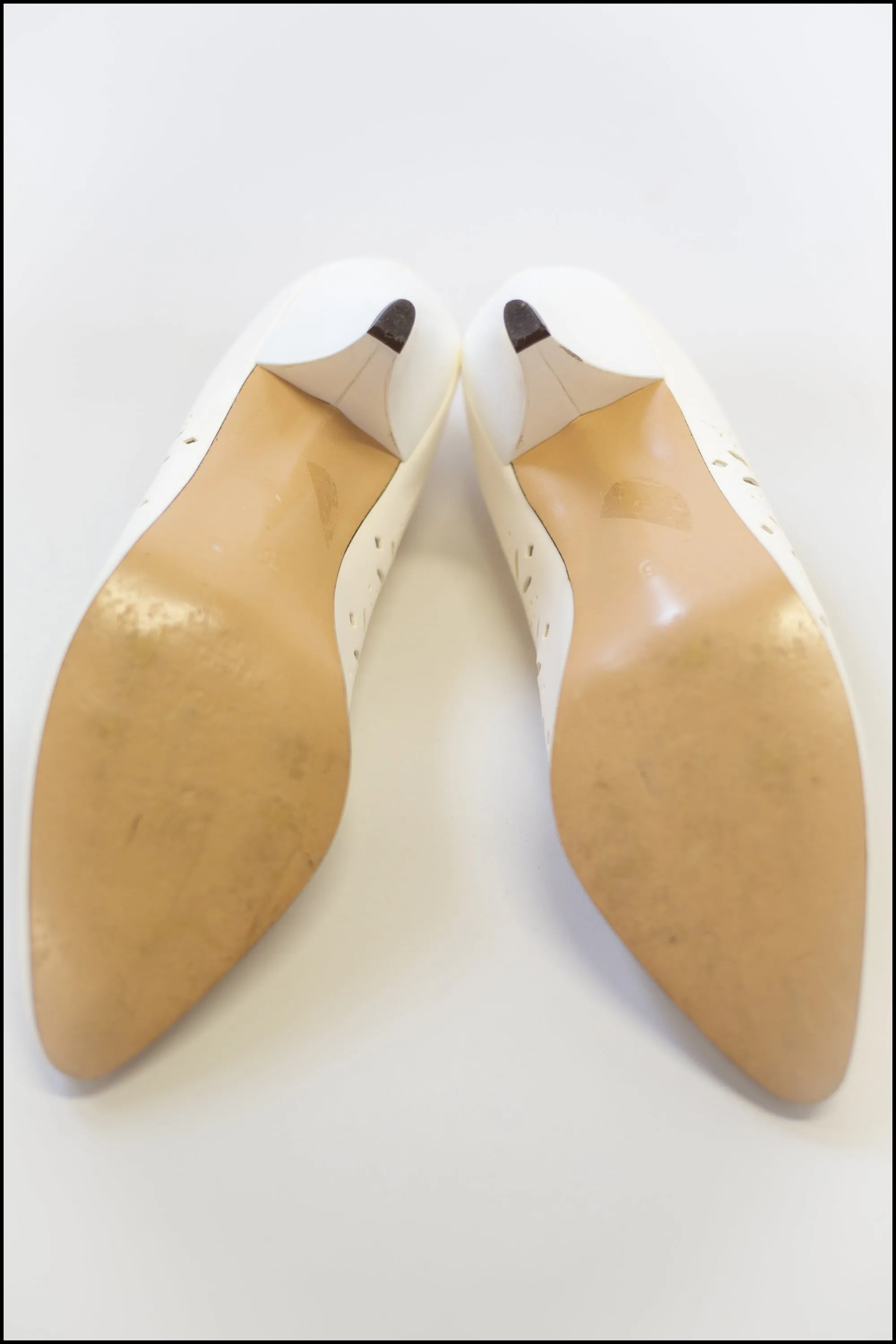 Vintage 1980s White Scallop Shoes Size 5